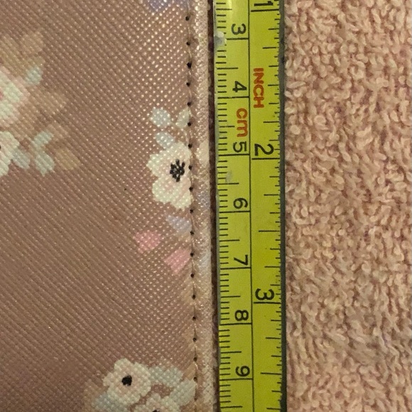 Adrienne Vittadini Floral Wallet. - Picture 7 of 8